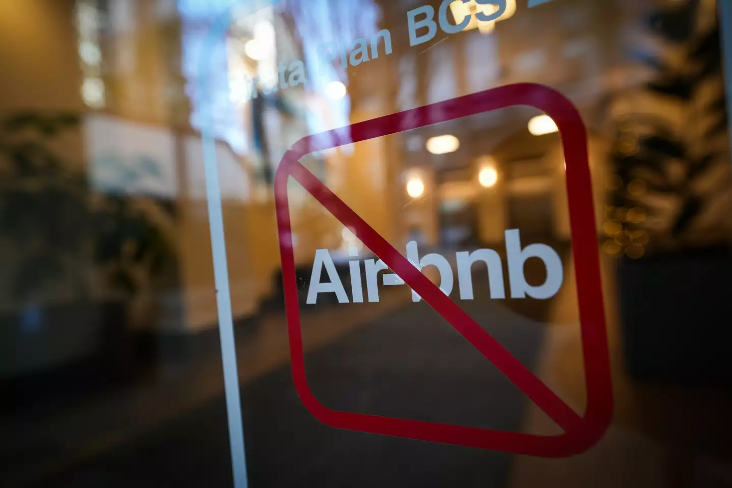 在全球遭受政府打擊，Airbnb 成為住房問題的代罪羔羊了嗎？